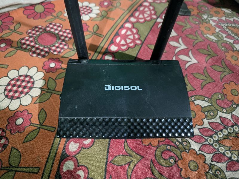 DIGISOL WIFI ROUTER, WITHOUT ADAPTOR, DONT KNOW WORKING OR NOT, BUT AT YOUR OWN RISK