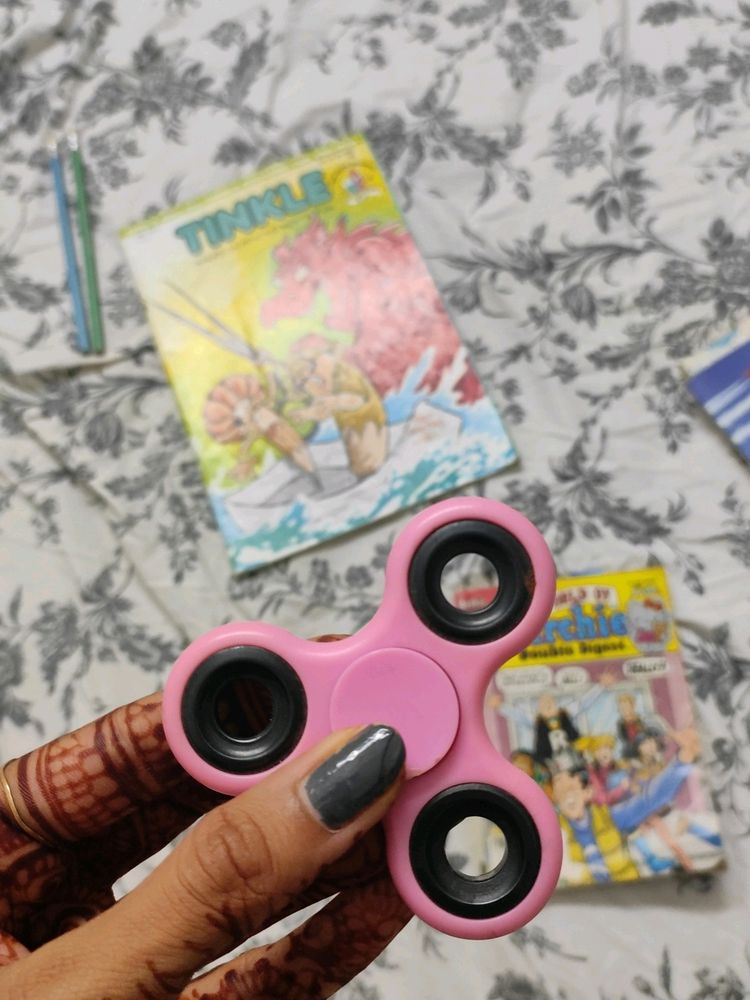 Fidget Spinner Along With Free Hello Kitty Badge