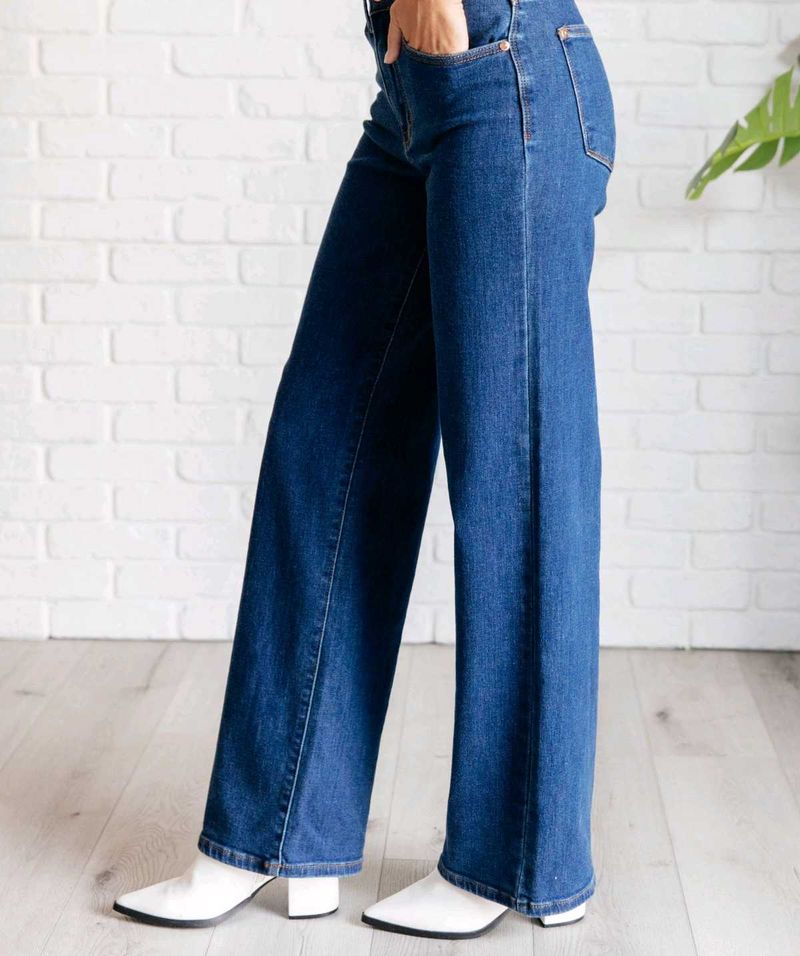 Four Buttons Lightly Faded Blue Wide Leg Jeans 👖