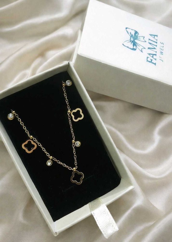Clover Motif Necklace Anti tarnish