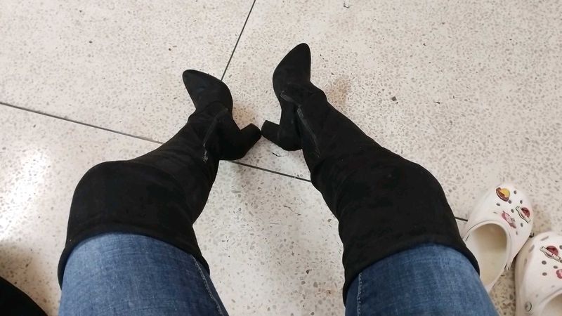 Stylish Black Thigh High Boots