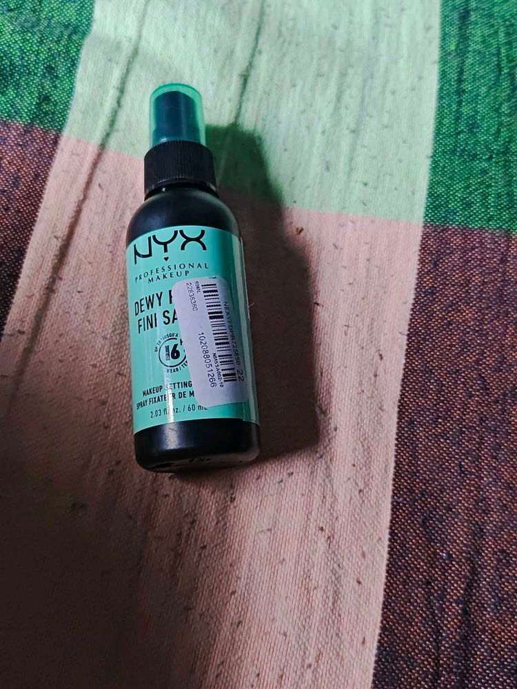 NYX Dewy Finish Setting Spray