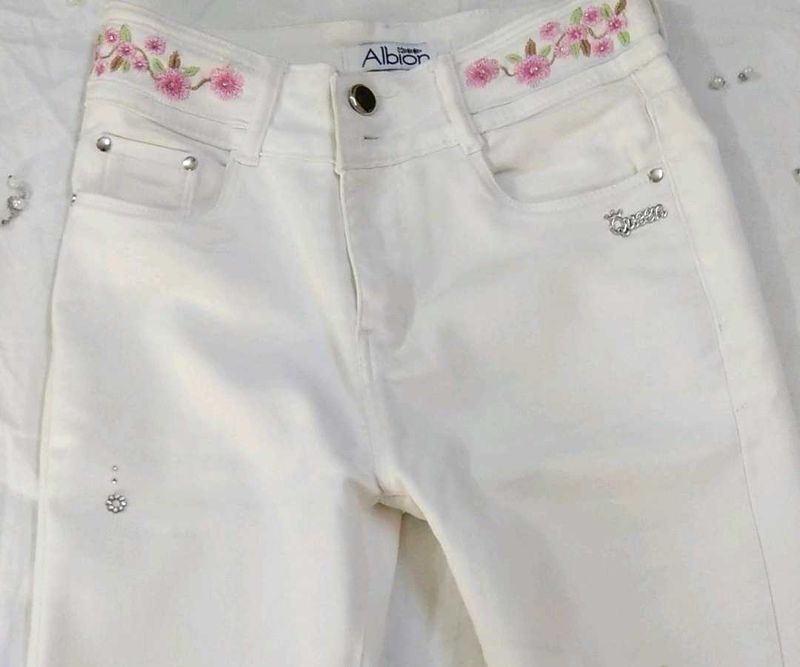 A Super Cool White Jean&#39;s With Neon Orange Top