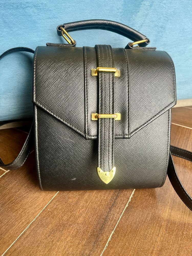 Stylish Black Handbag