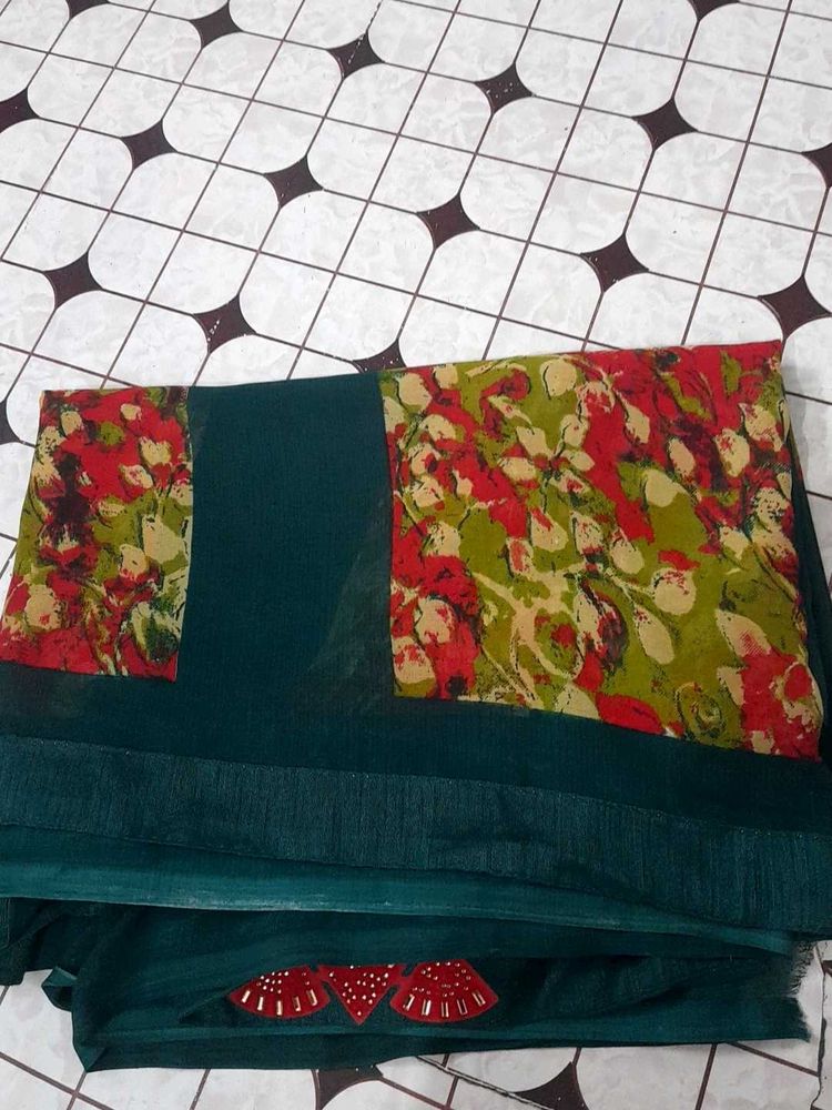Dark Green Floral Print Saree with Blouse Piece