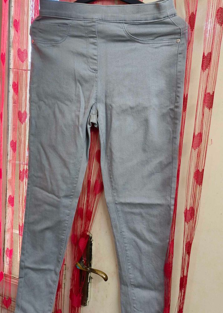 Grey Jeggings 🩶🤍