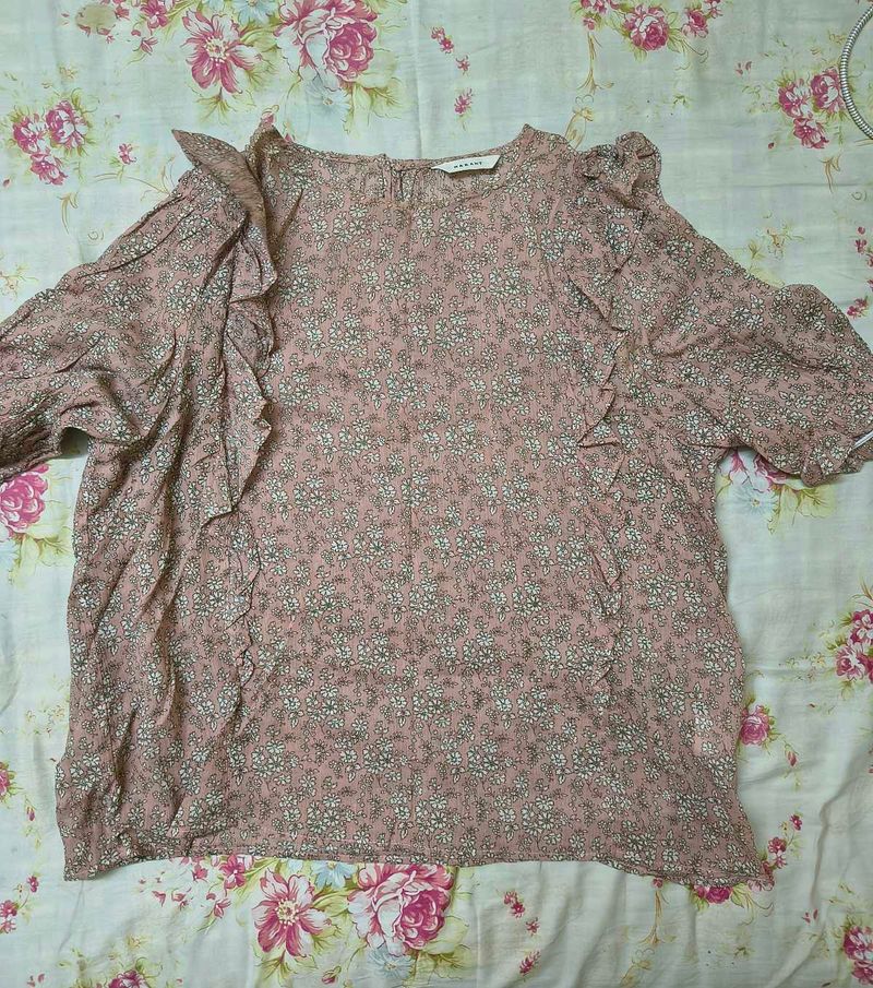 Korean Floral Print Top 🩷