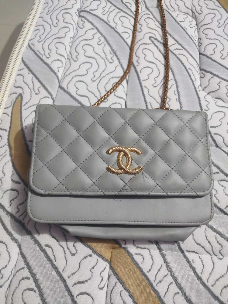Elegant Quilted Shoulder Bag – Stylish &amp; Versatile