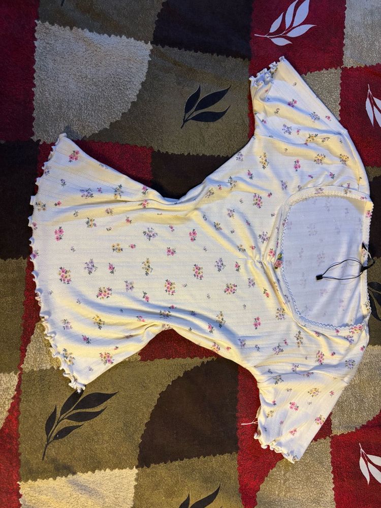💗Floral Print Top.SIZE-28-36.NEW WITHOUT TAG.