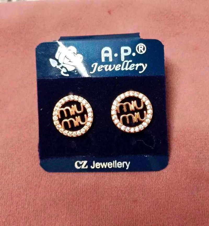 Beautiful AD Stund Earrings
