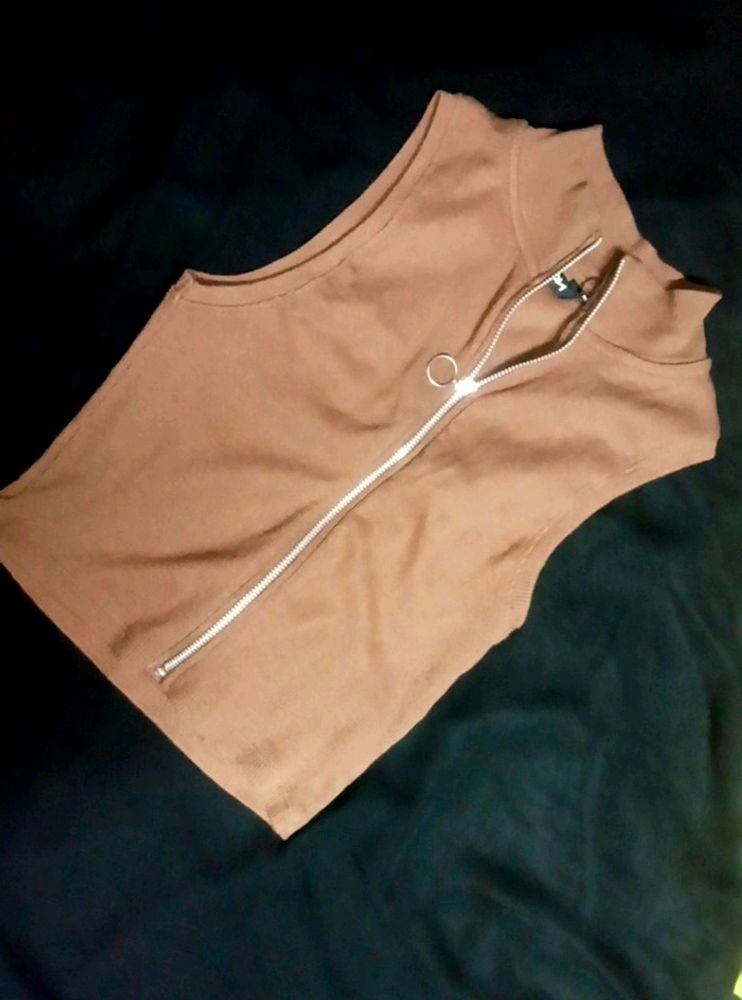 Slivless Crop Top In Nude Colour
