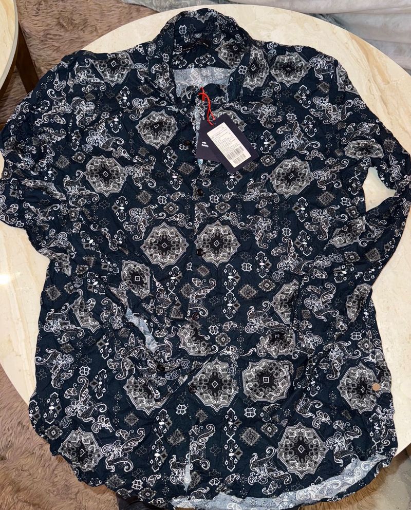 Patterned Men&#39;s Shirt