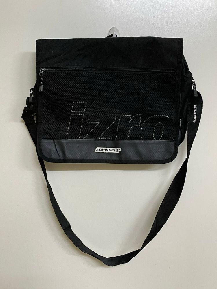 IZRO Sling Bag / Laptop Ba