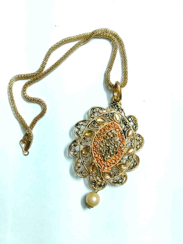 Golden Floral Pendant Necklace