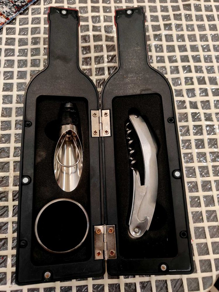 Wine accessories set