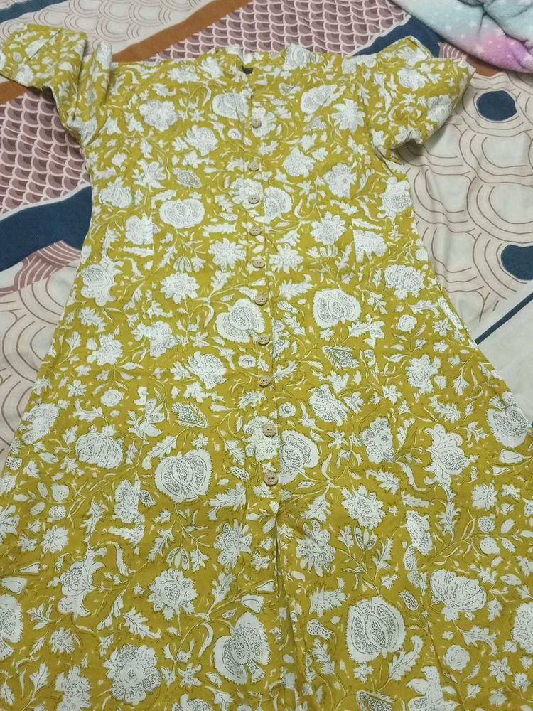 A Line Collar Neck Kurta M Size