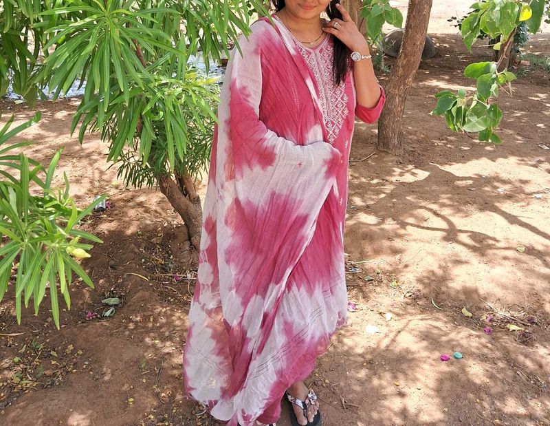 Pink &amp; White Tie-Dye Salwar Kameez