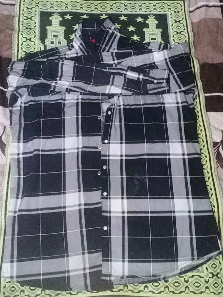 Black and White Chek Multicular Man Shirt