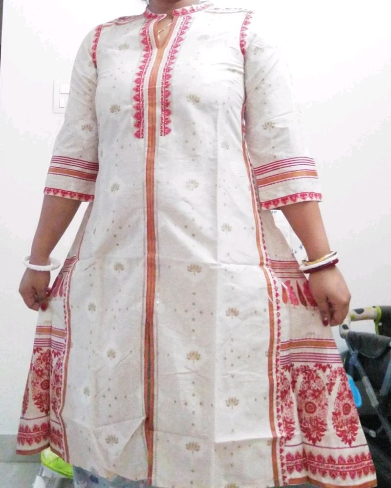 Elegant White &amp; Red Printed Kurti
