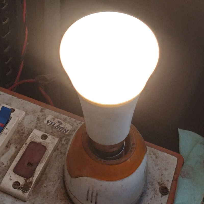 10 WHAT LED BULB 💡 MOM WHITE COLOUR PACK OF 1 COMBO ORDER KARNE PER EK JHALAR MERI TARAF SE FREE