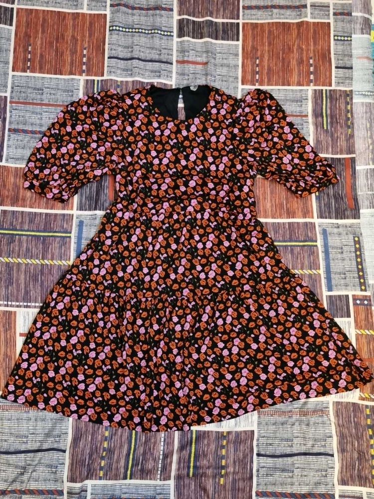 Brand Only : Cute Tired Style Dress Knee Length
