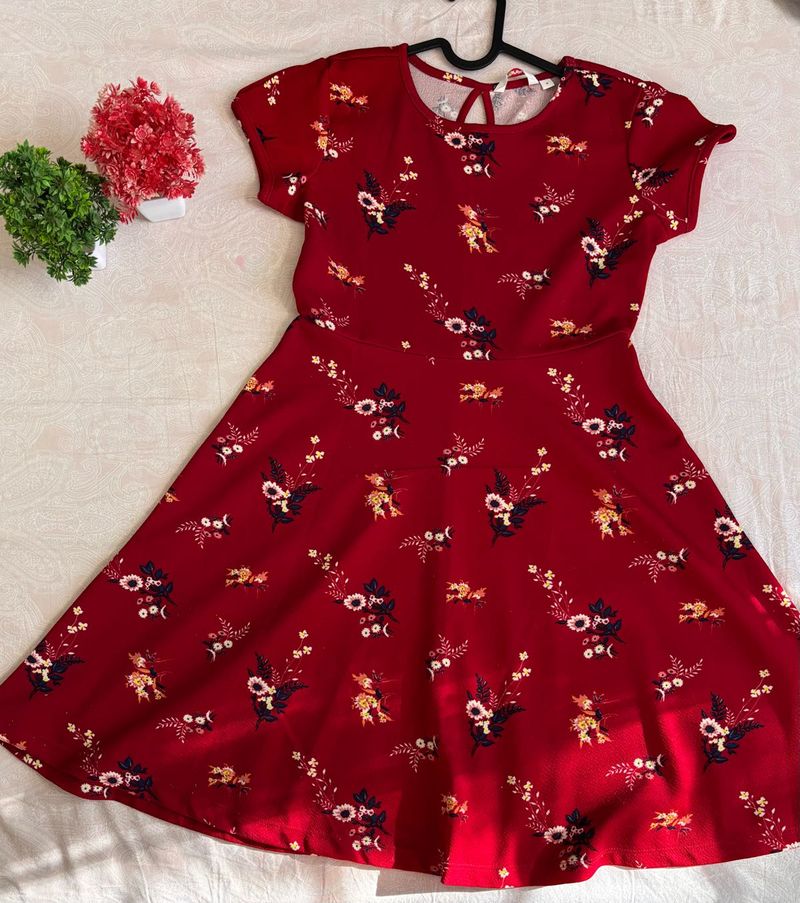 Pantaloons red floral dress in size S