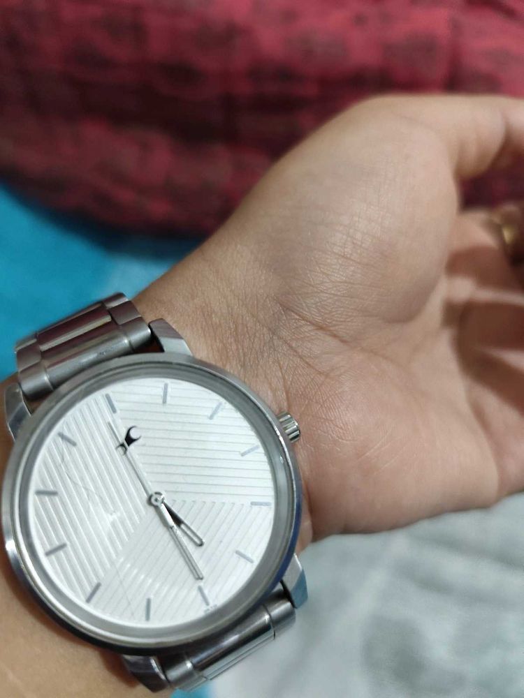 Fastrack White Analog Silver Dial Metal Watch