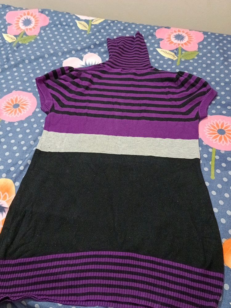 Unused Woman&#39;s Highneck Woolen Top