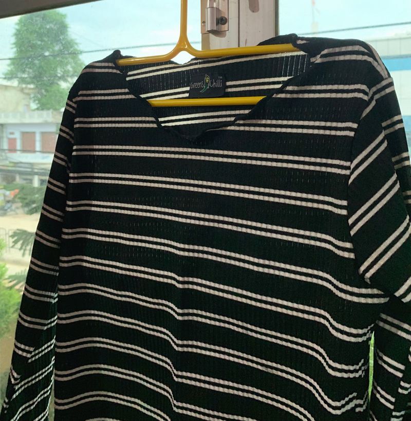 Fit Black Lineing Top
