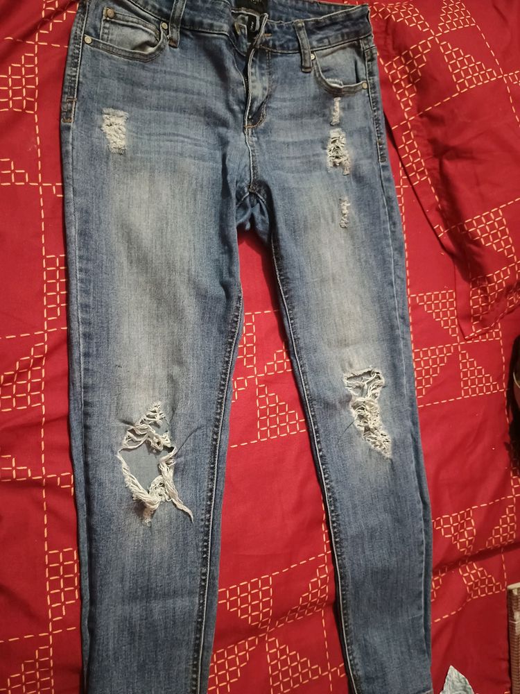 Ripped Skinny Jeans