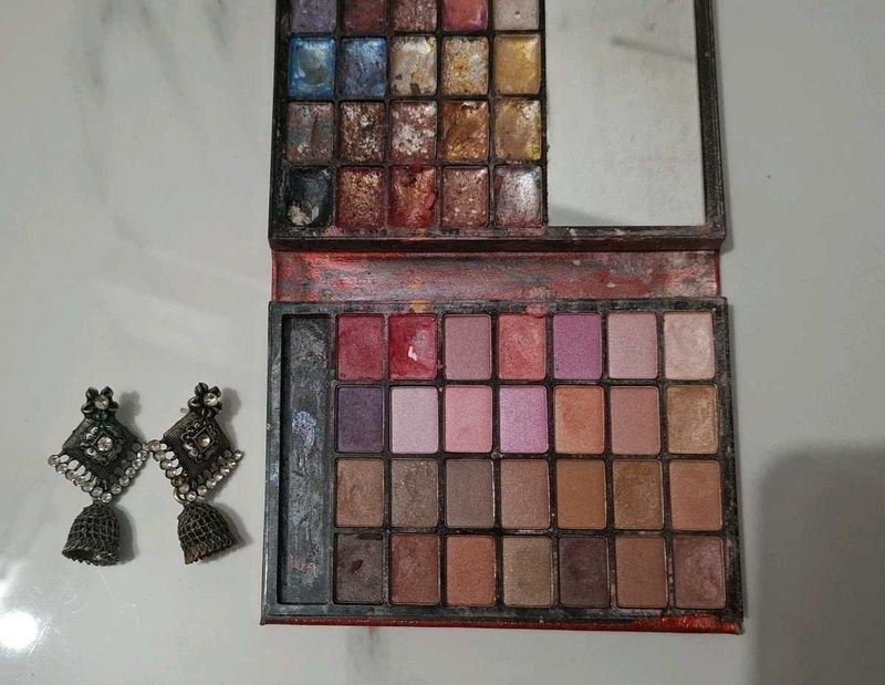 Vintage Eyeshadow Palette &amp; Earrings