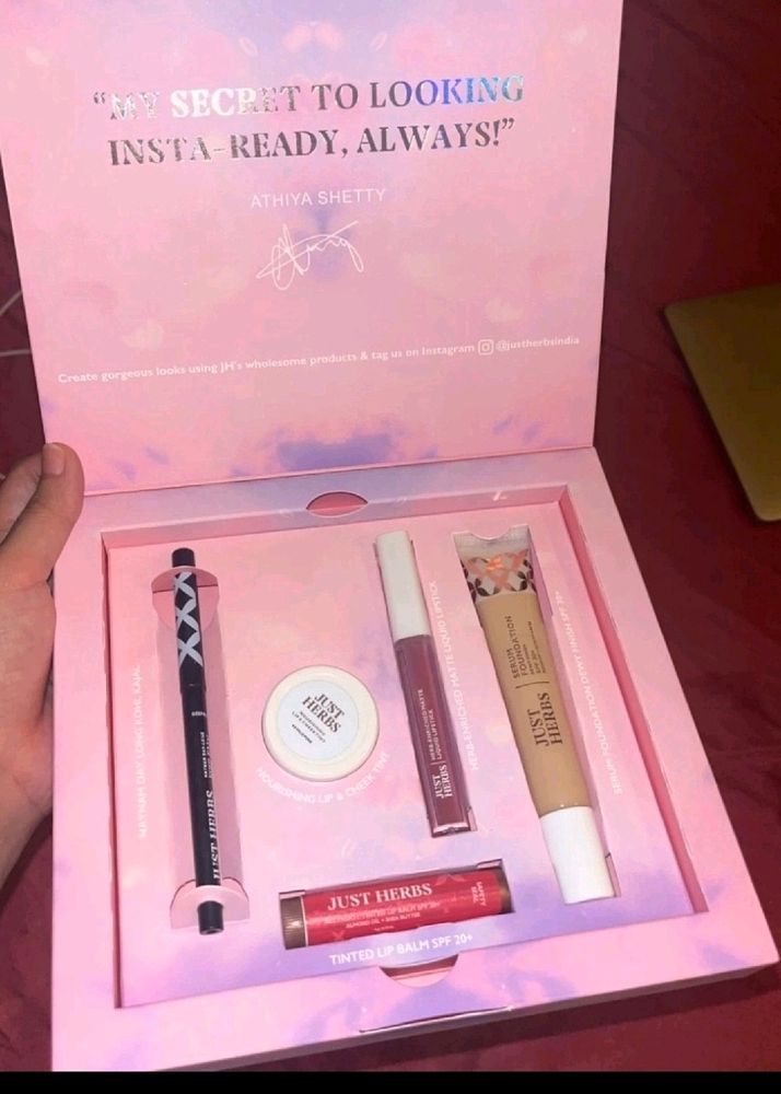 [Sealed] Just Herbs Makeup Essential Glam Box 📦 ✨