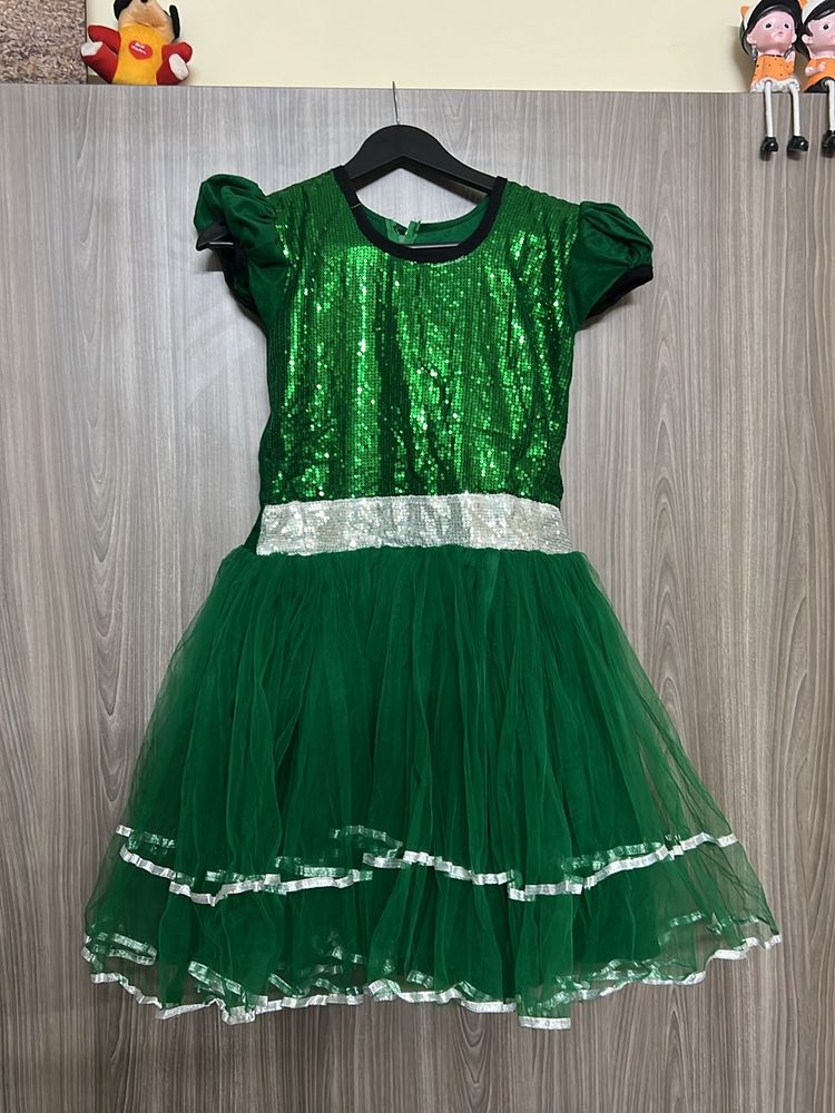 Green Dress :14
