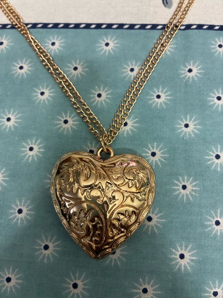 Curving Heart Necklace