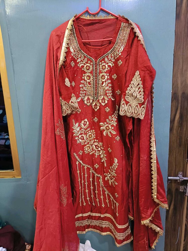Red &amp; Gold Embroidered Salwar Kameez