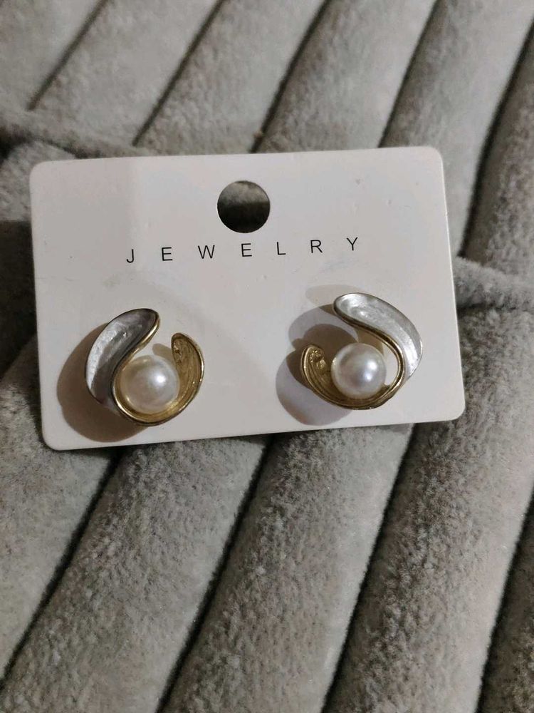 Pearl Drop Earrings - Elegant Design