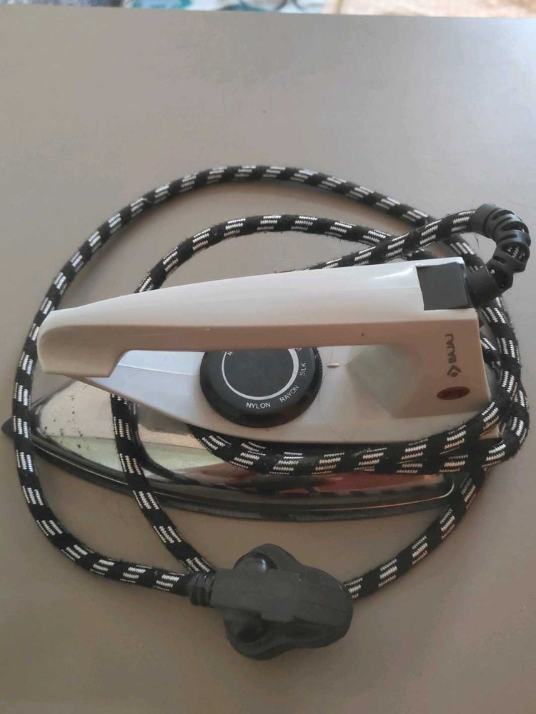Bajaj Iron Box