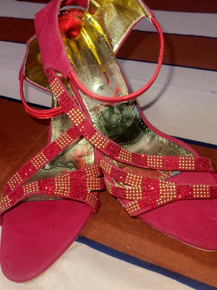 beautifull Red Embellished 👠❤️