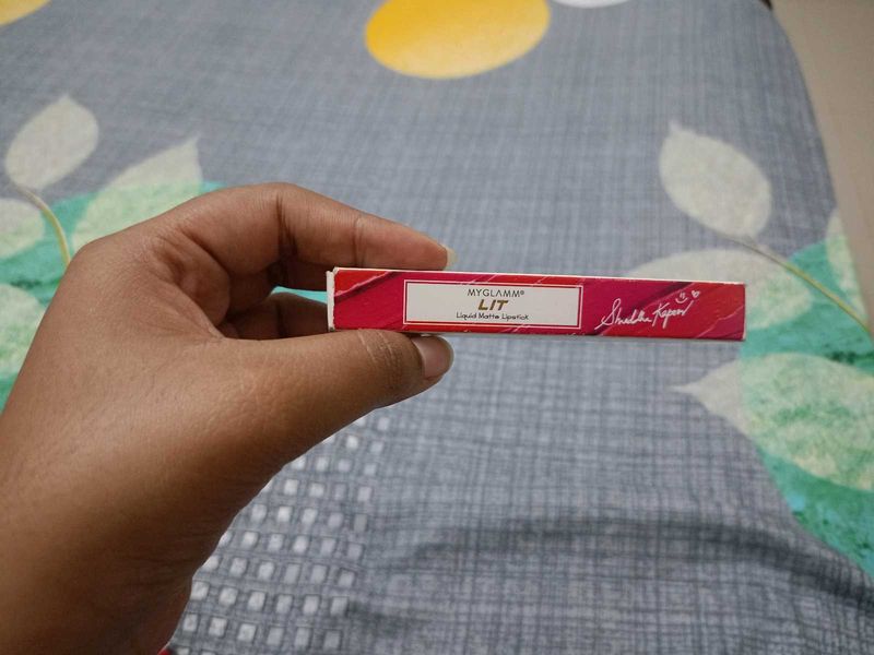 Myglamm Lipstick. Shade- Cupcakey