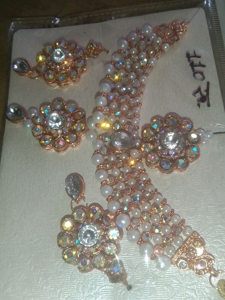Necklace With Earrings And Maang Tika