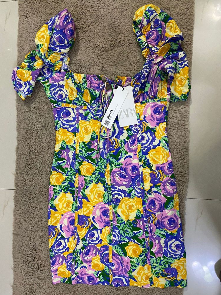 Puff sleeve deep neck Zara Floral Mini Dress