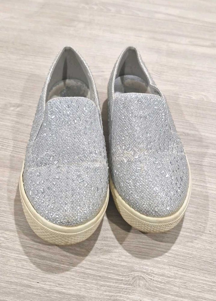 Carlton London Silver Neakers
