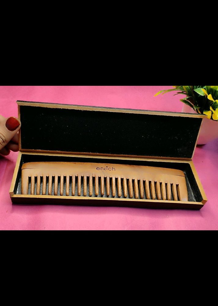 Wooden comb with Box