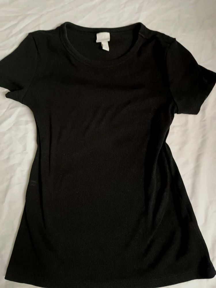 H&amp;M Fitted Ribbed Top 🖤