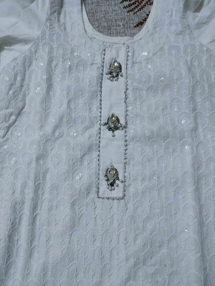 White Embroidered Kurta And Paint