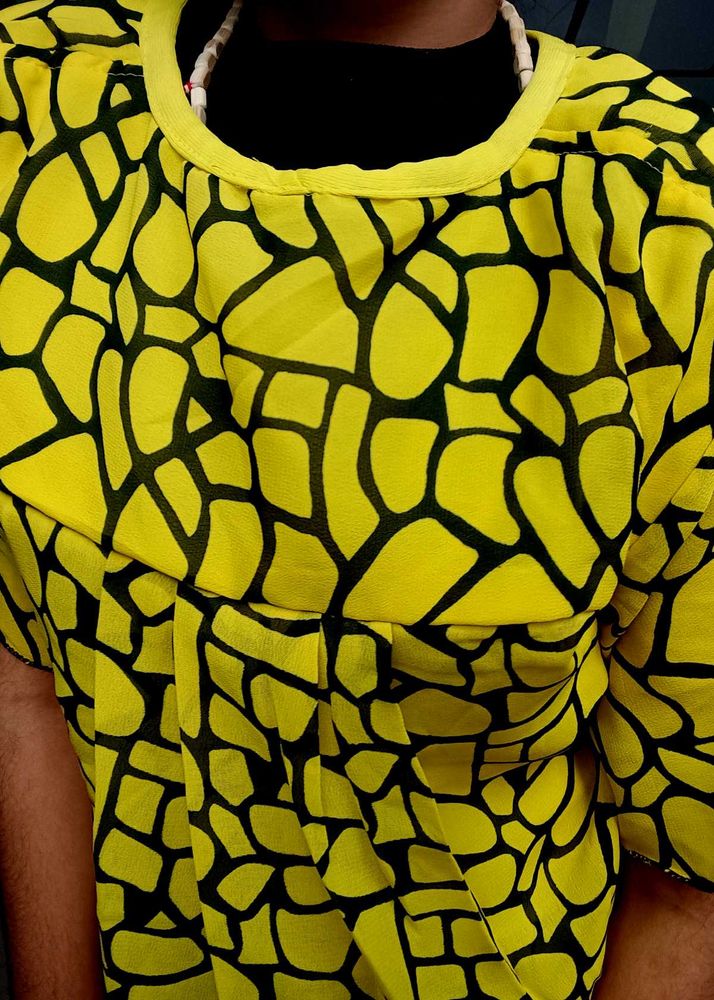 👕👚Cheetah 🐆 Print Yellow 💛 Top