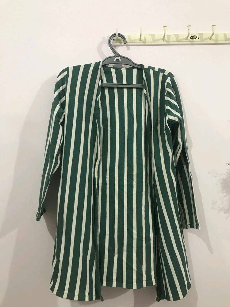 Green &amp; white lining outer / shrug  💚