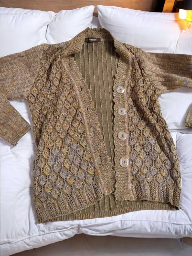 Vintage 70s Thick Cable knit Cardigan sweater