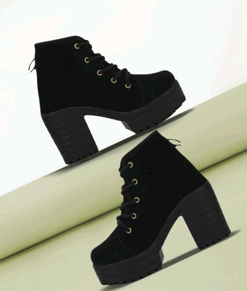 Black Aesthetic Boots 👢