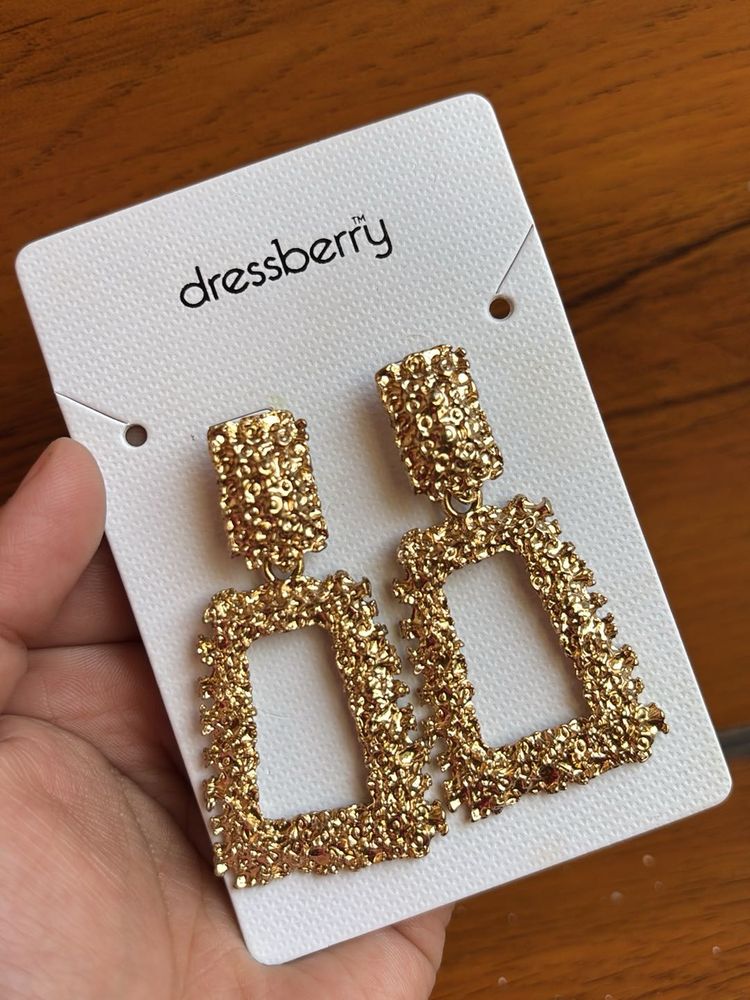 Gold toned textured geometric drop earrings